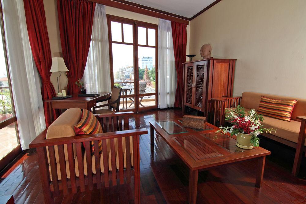 Amanjaya Pancam Suites Hotel Phnom Penh Bagian luar foto